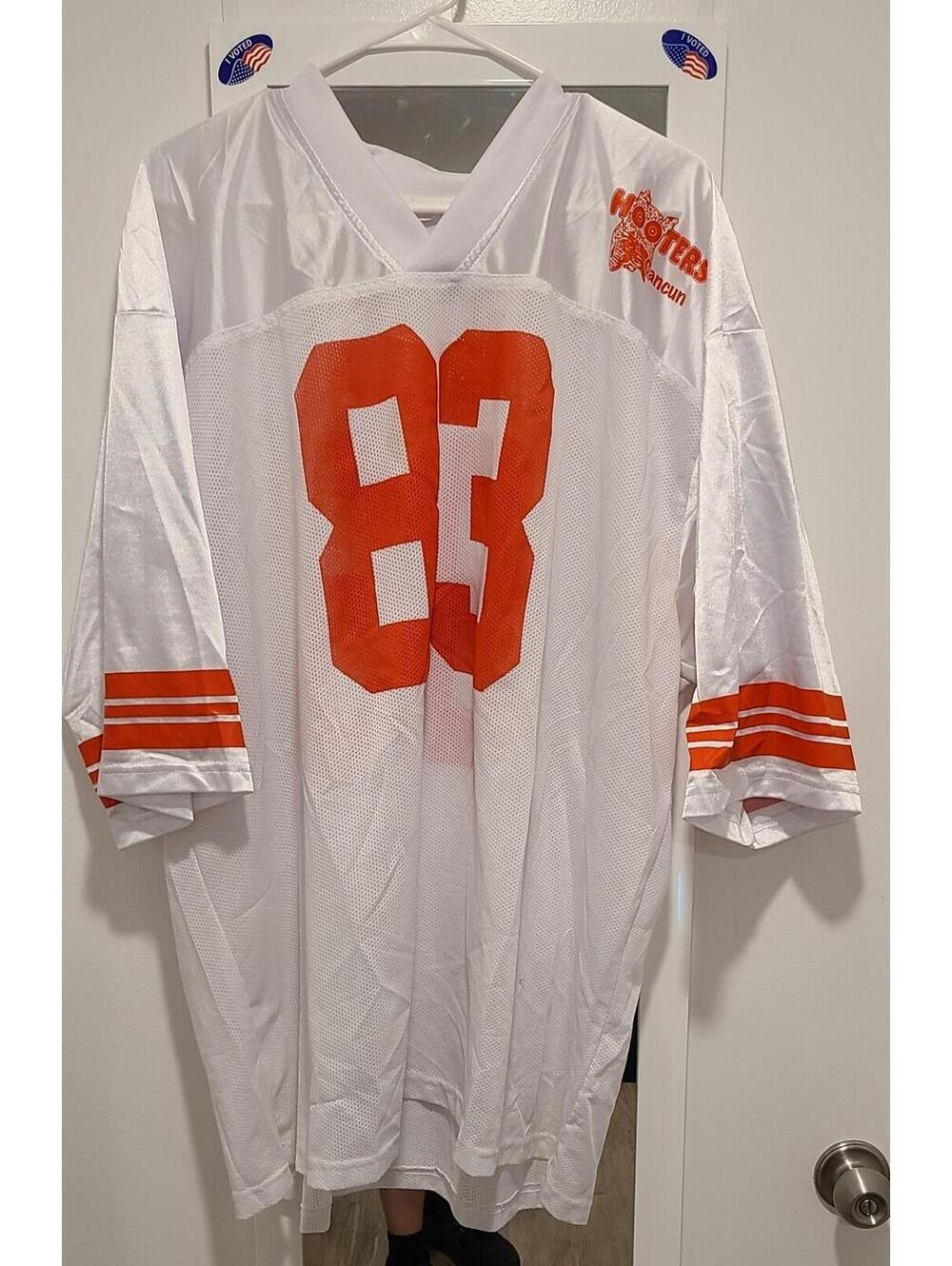 Hooters Cancun 83 Football Jersey 2XL